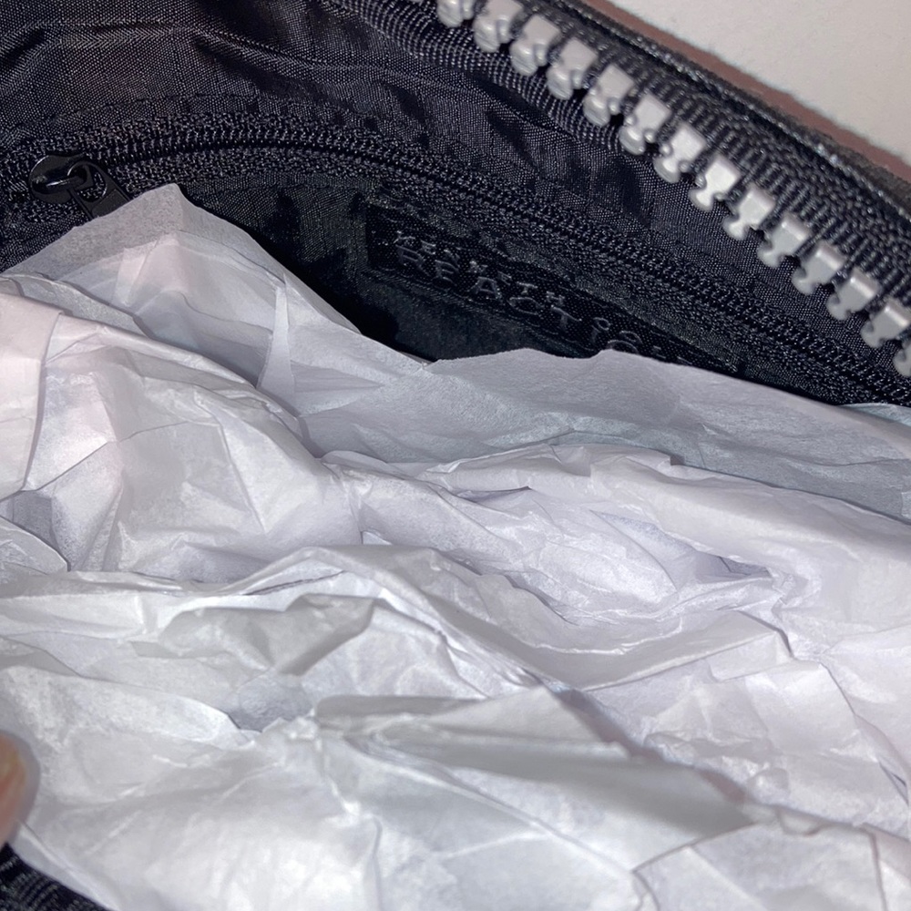 Crossbody - Picture 3 of 4
